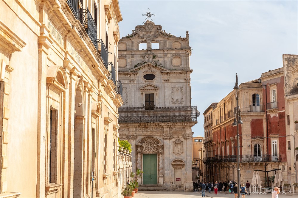 img:https://www.thethinkingtraveller.com/media/Resized/SICILY local areas/Siracusa/MAY18/1000/TTT_Sicily_Ortigia_MAY18_4.jpg